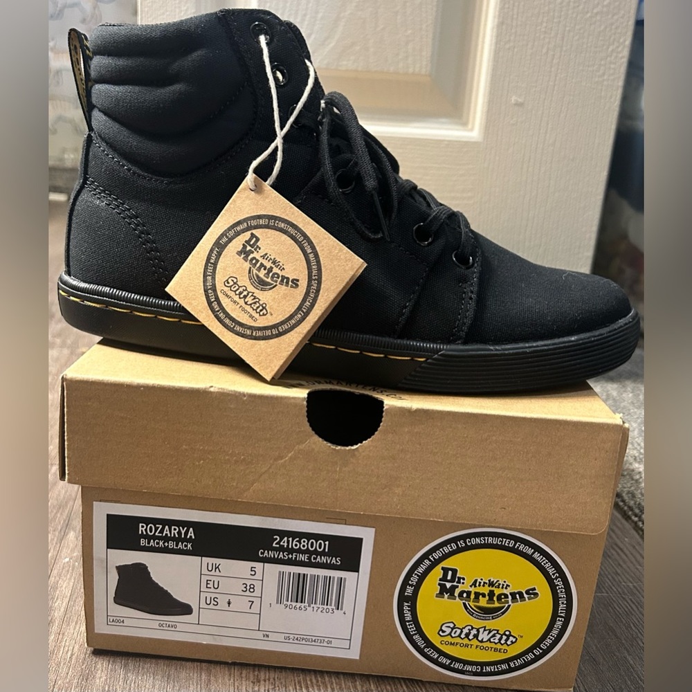 NWT Dr. Martens Casual Boots size 7